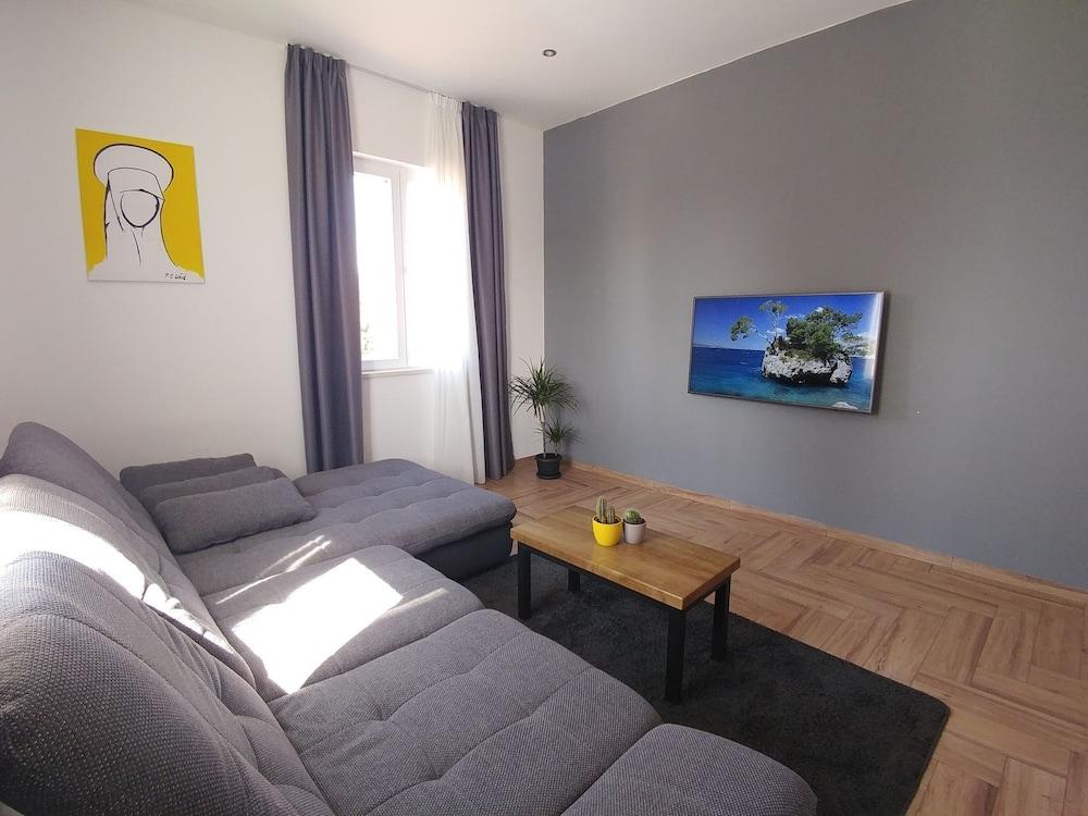 Comfortable New Apartment With Balcony Sea View