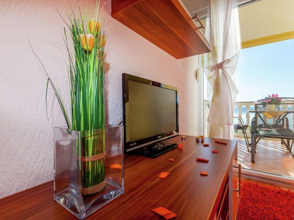 Luring Apartment In Dramalj With Swimming Pool