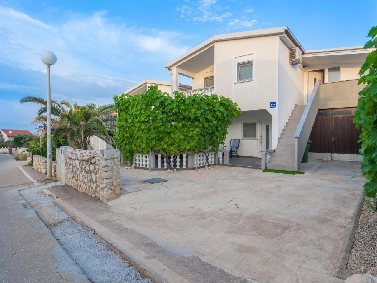 Spacious Holiday Home In Vir With Terrace