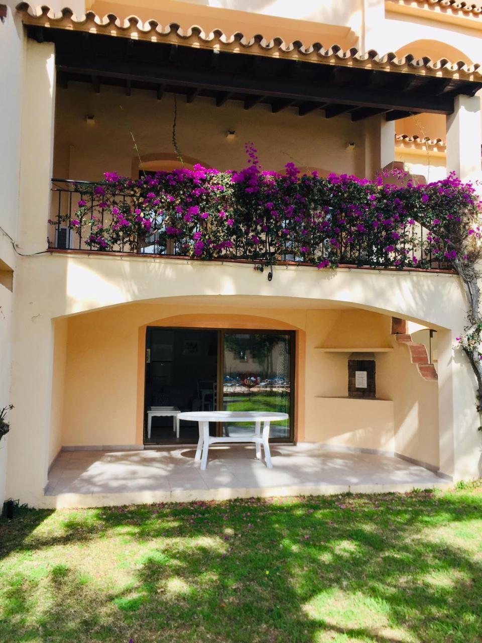 Apartamentos El Toro