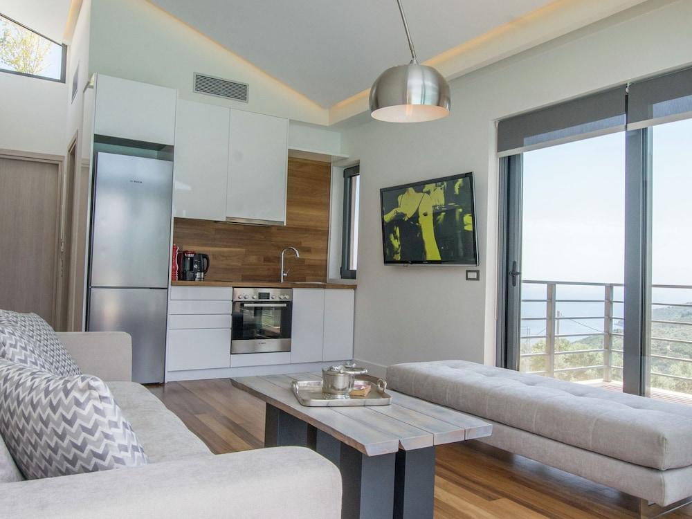 Beautiful Villa With Private Pool, Tennis Court, View On Sivota Bay On Lefkas