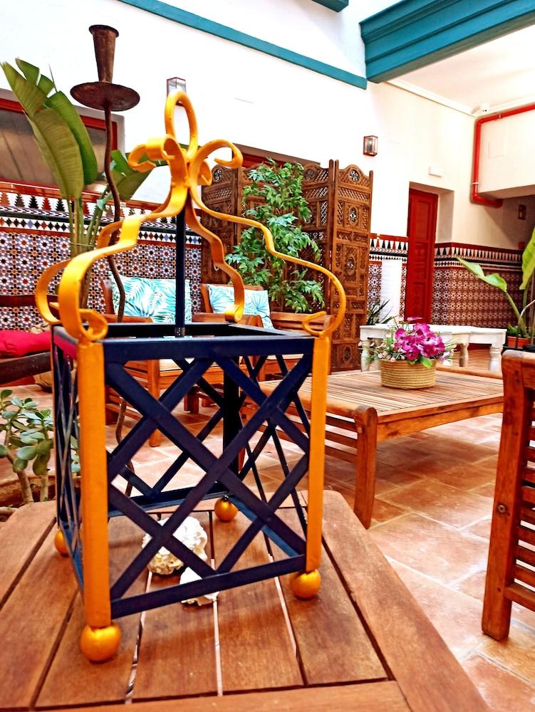 Vivian's Guest House (Adults only)