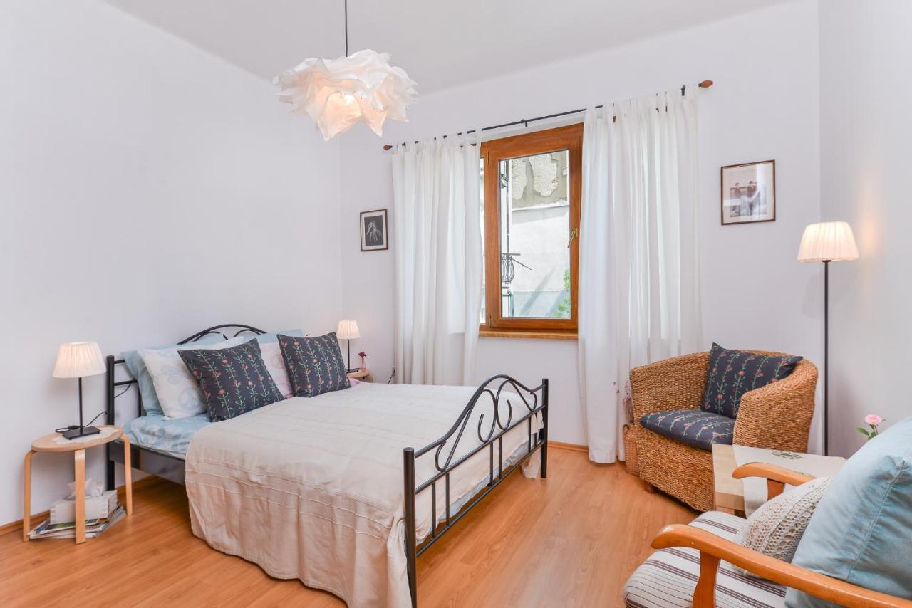 Shik & Chic One Bedroom Central Apartment | Graf Ignatiev X Shishman Corner