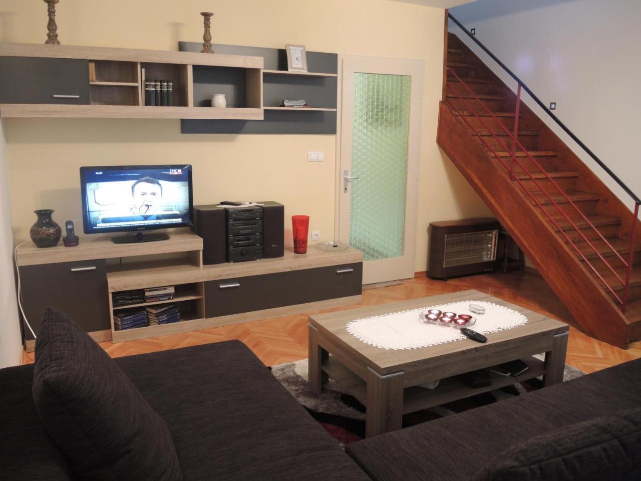 Apartment In Centre For 7