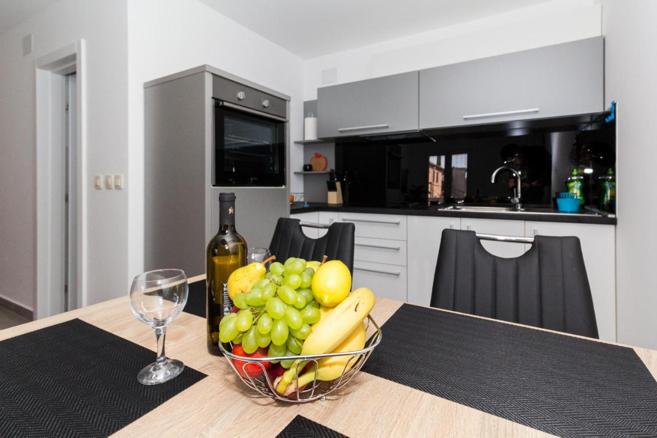 App Joly In Center Old Town