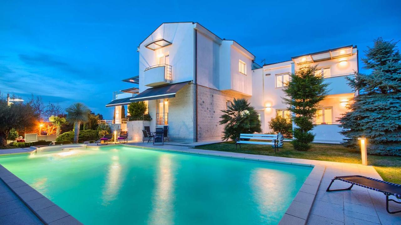 Luxury Villa Nicol With Pool & Sea View 300m From The Beach