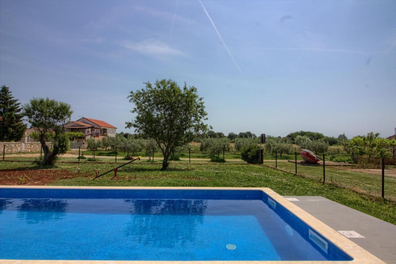 Charming Villa Seve With Private Pool In Pula