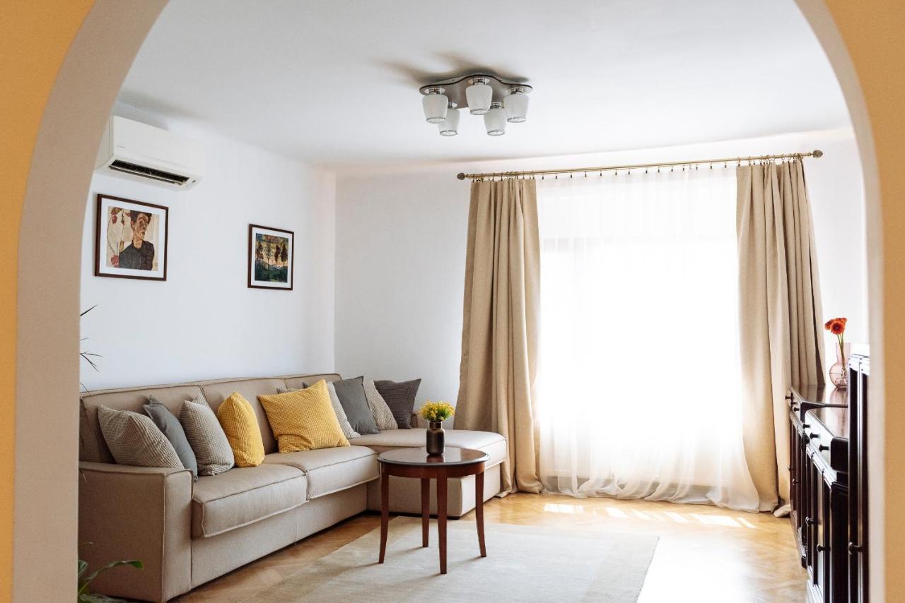 Lovely Apartment & Quiet Courtyard In City Centre