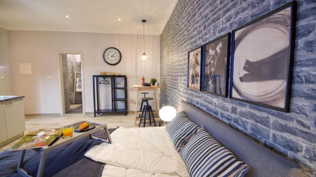 Frank-kiss Apartments