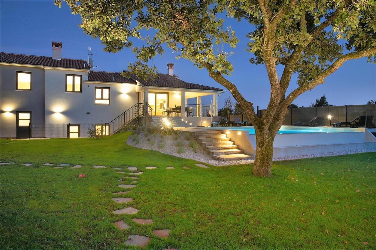 Charming Villa Monte Uliveto With Private Pool In Pula