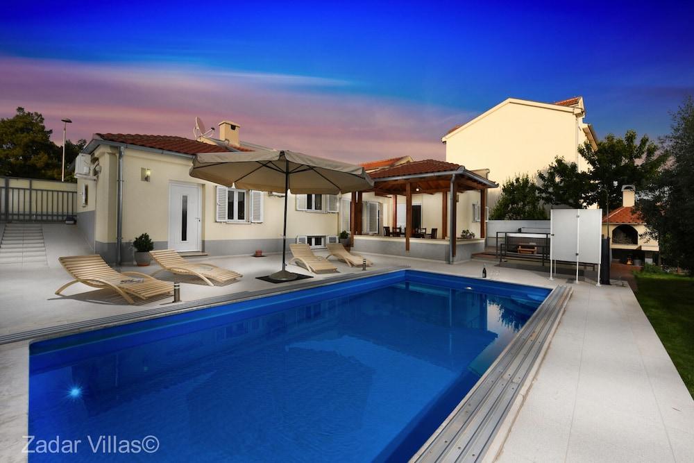 Villa Origano Villa In Center Of Zadar With Pool Jacuzzi Playground For Children