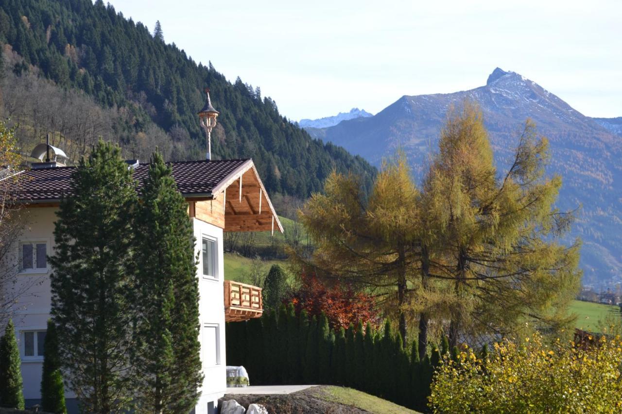 Alpenglueckgastein Private Mountain Lodge