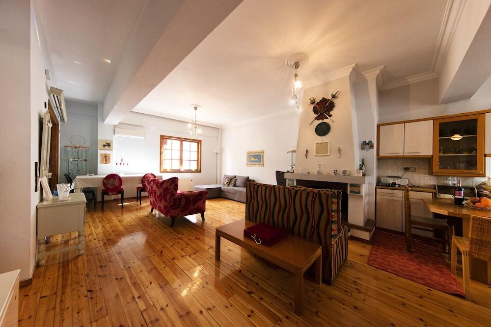 Exquisite Apartment In Athens' Center