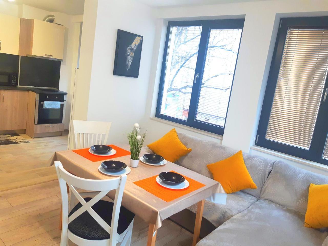 Sinxo Bizhu Bijou Blue Top Center Varna