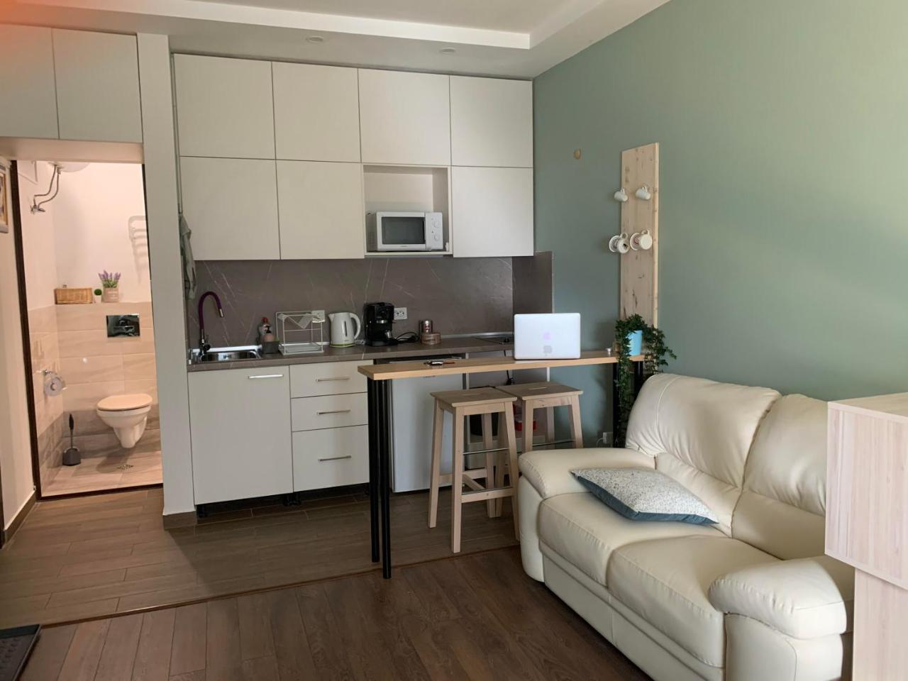 Exceptional Refurnished Studio Top Location