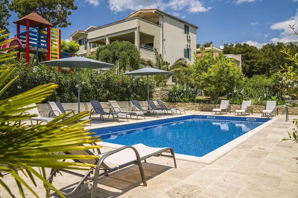 Apartments Villa Dvori Viskovi