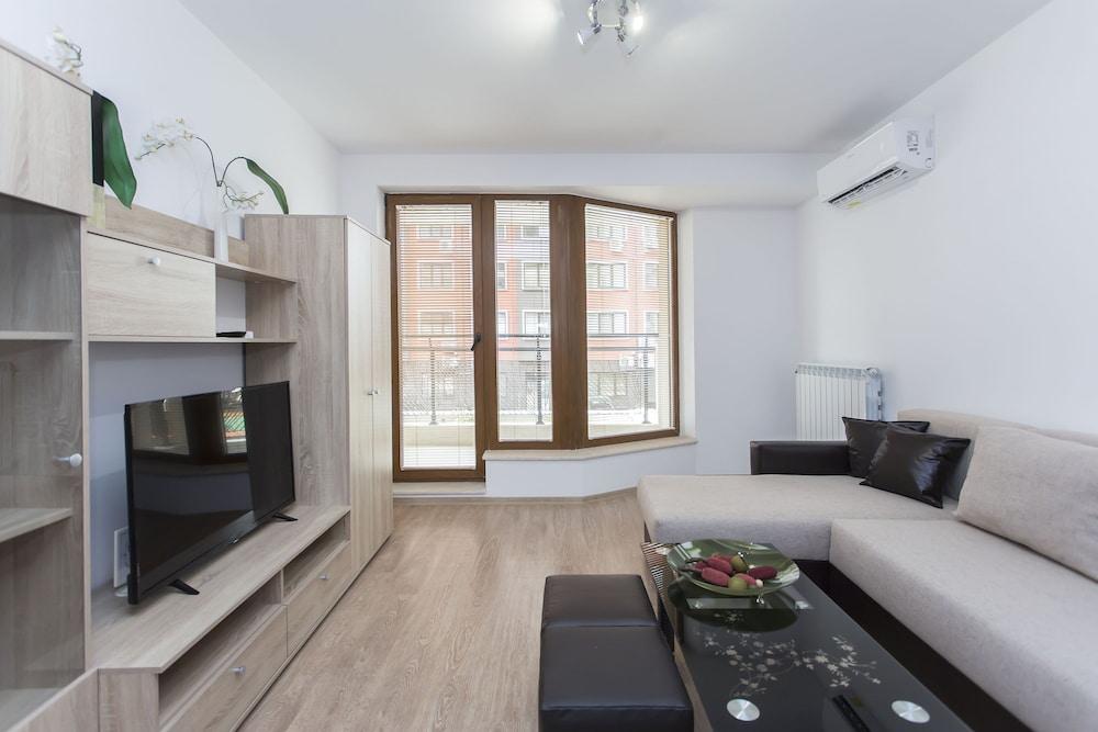 Modern 1bdr Apartment Near Center Free Parking