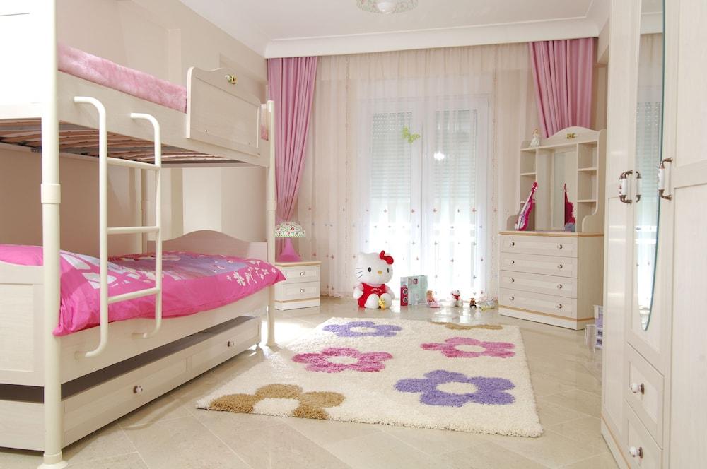 Paradise Town Villa Lisa