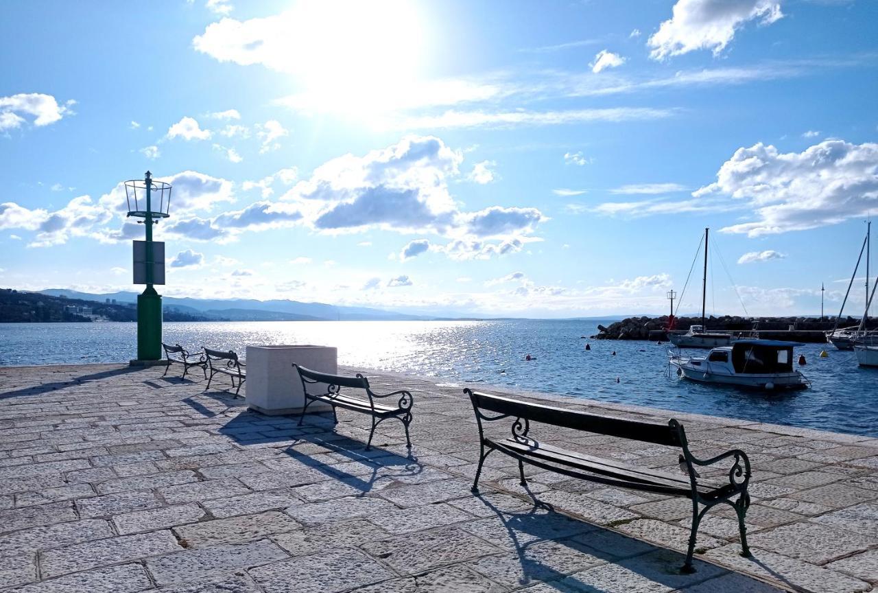 Studio Apartment Surf by The Sea