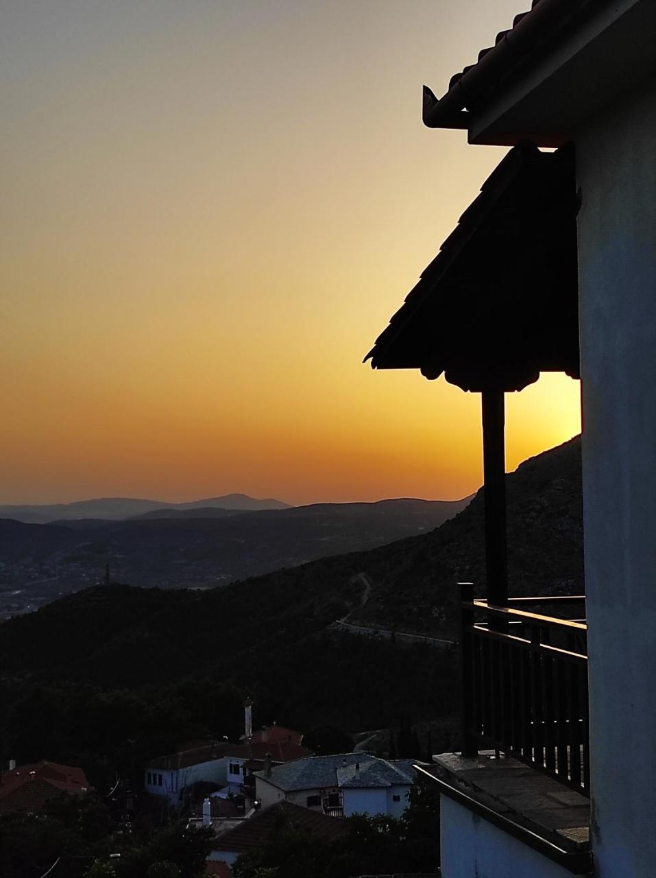 Stagiates House