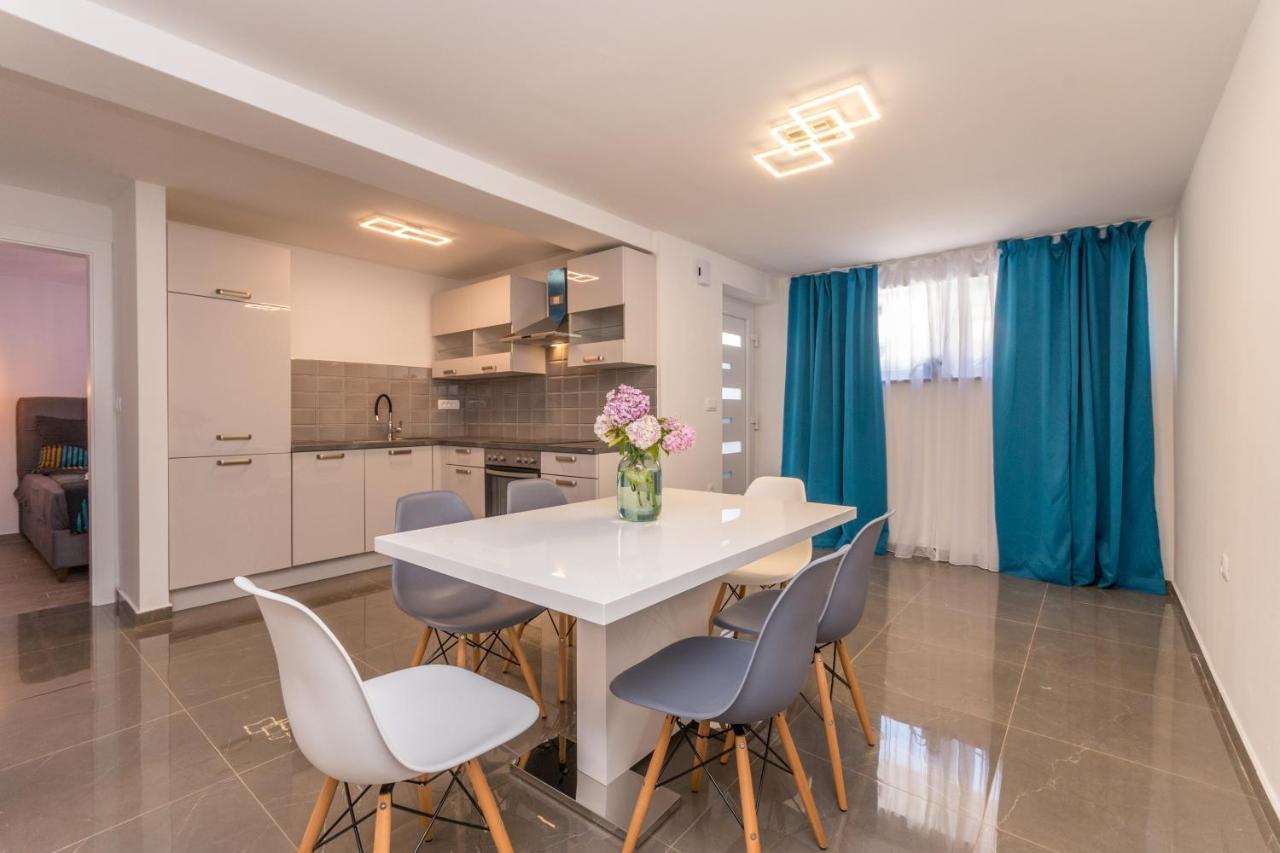 Apartment Jakov With Pool