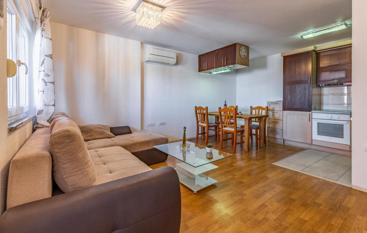 Apartments Larst