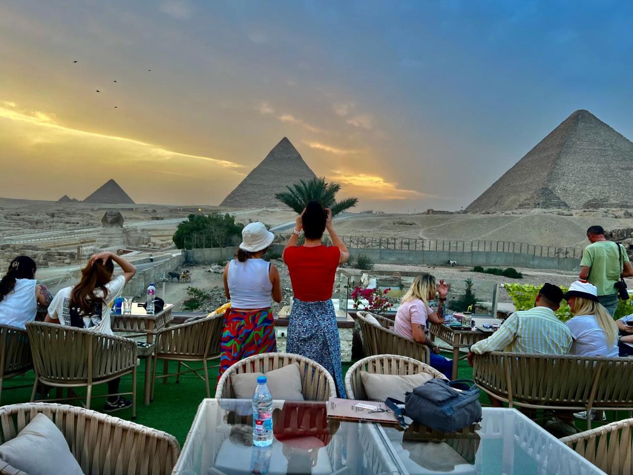 Seven Pyramids View Inn - Rooftop Breakfast