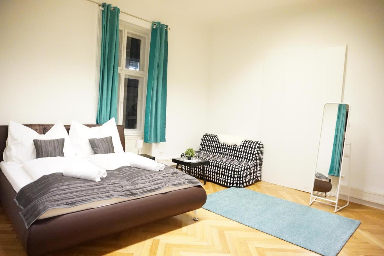 Urban City Apartment Contactless Check-in
