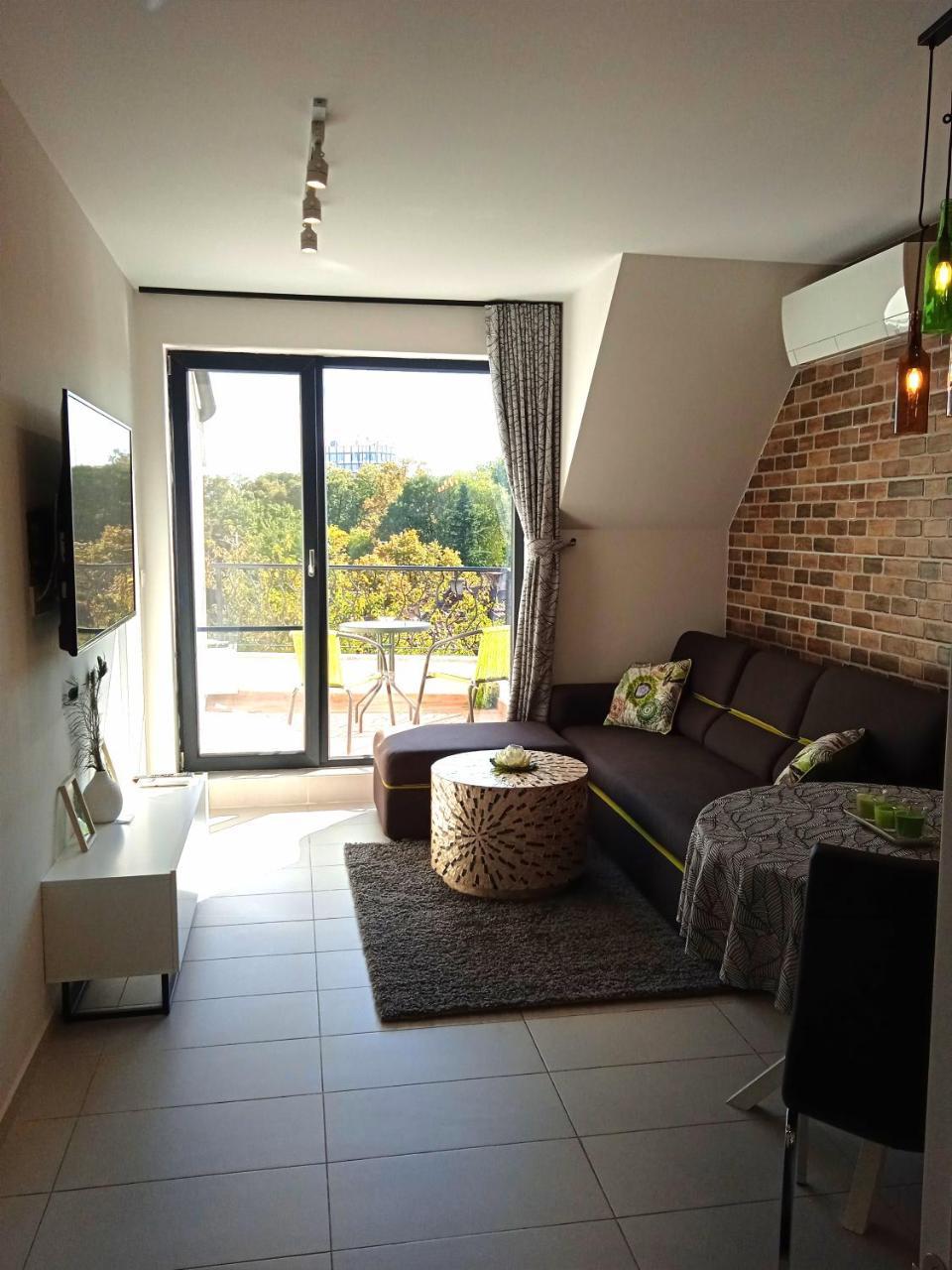 Cloud 6 Top Center, 360° View, Free Private Parking