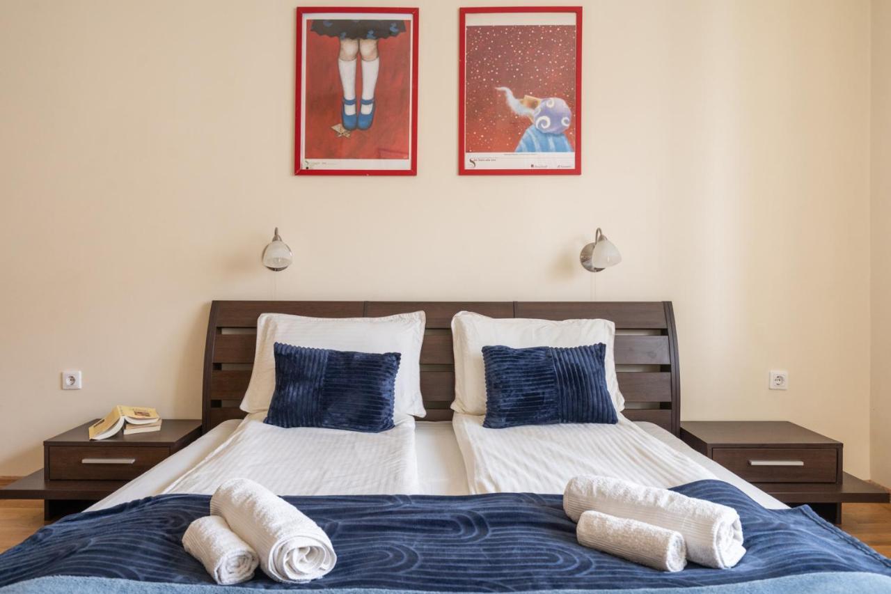 Sofia Day & Night Apartment