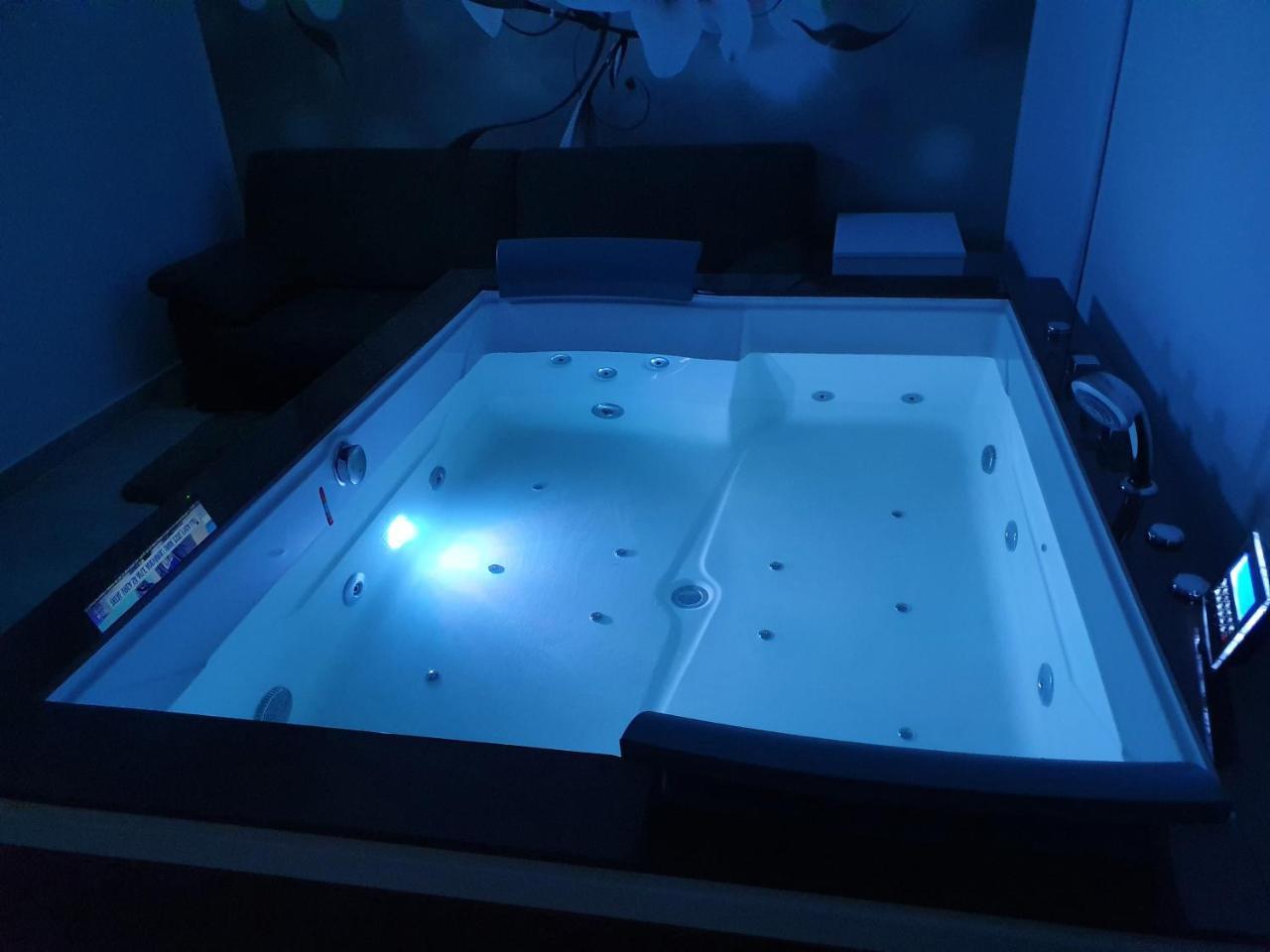 Casa Hanea & Spa Piscina Exterioara Incalzita ,sauna, Jacuzzi Privat In Fiecare Apartament