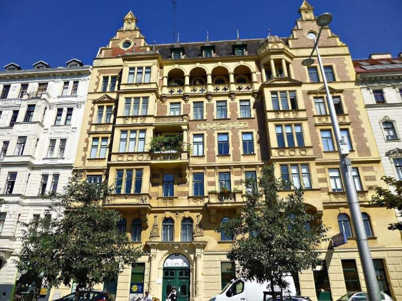 Tiny Wonder Near Naschmarkt