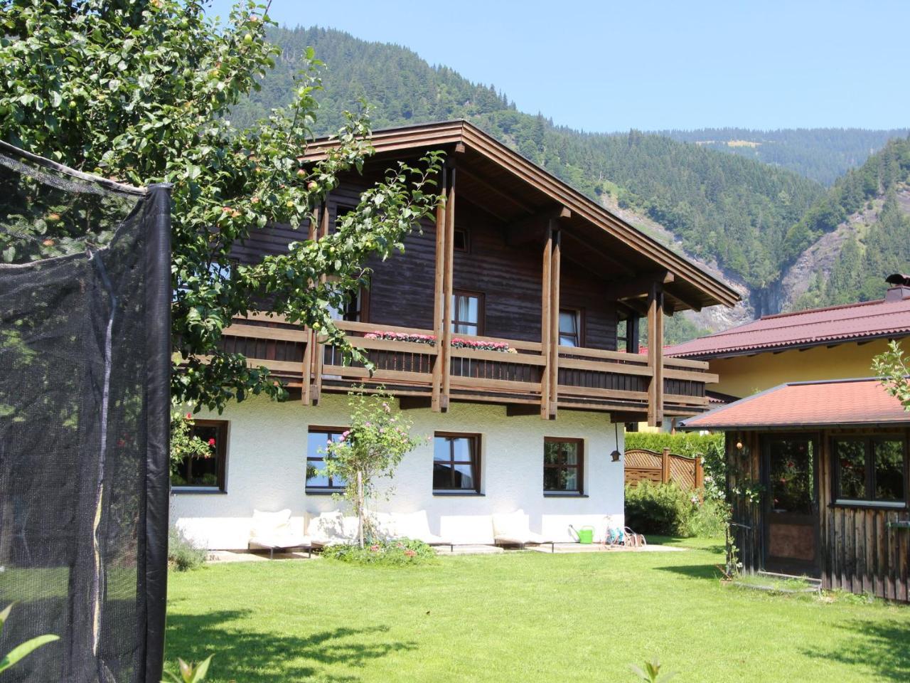 Quaint Mansion Near Ski Bus In Goldegg