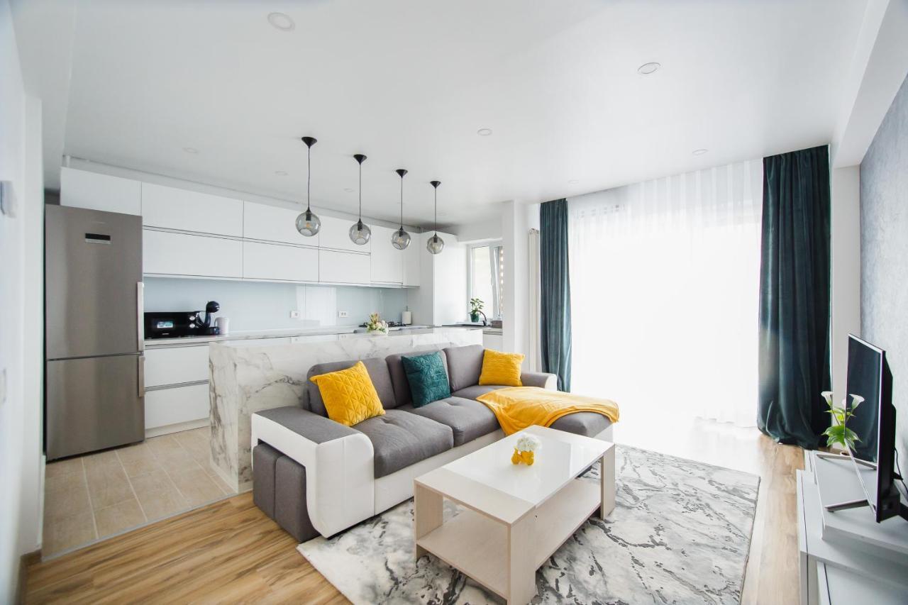 Elegant & Spacious Central Apartment