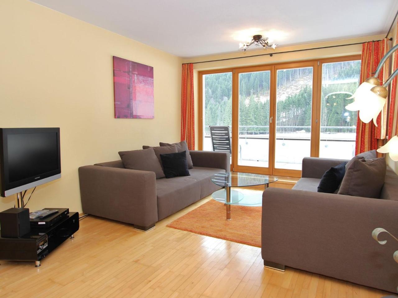 Large Chalet Apartment In Saalbach Hinterglemm