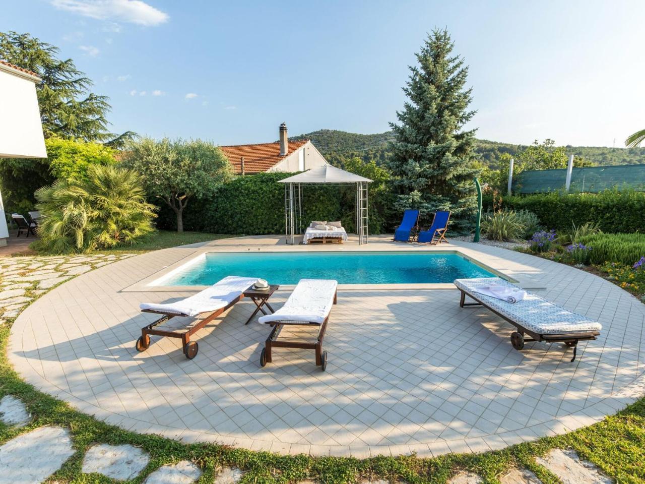 Luxurious Villa In Ibenik With Swimming Pool
