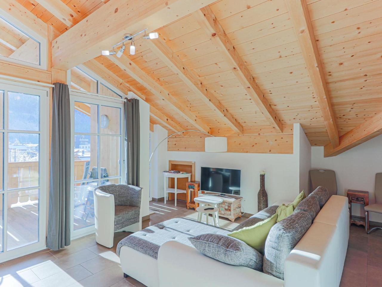 Luxury Penthouse With Balcony Ski Storage Carport Lift