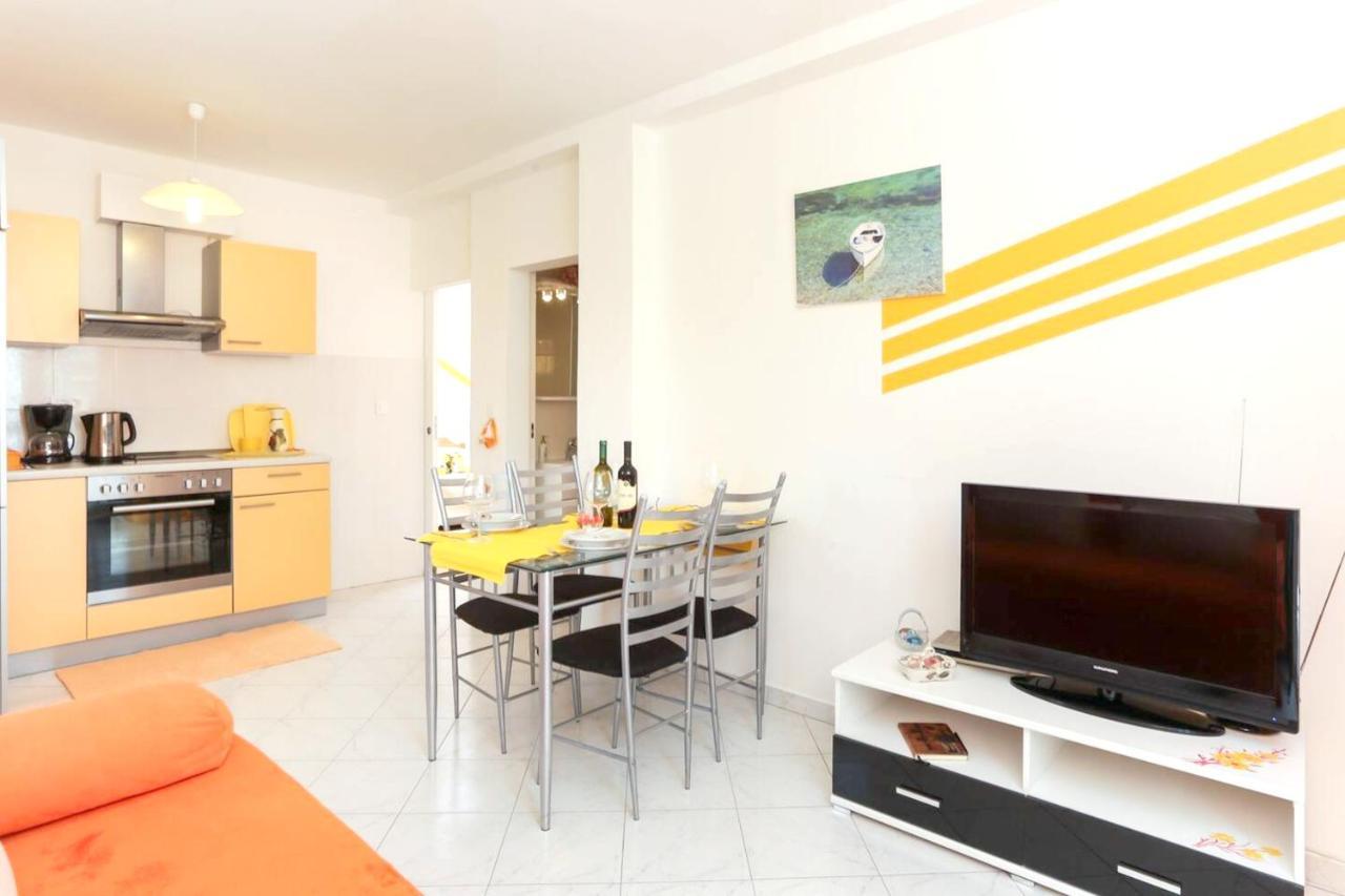 One Bedroom Apartment At Dubrovnik 600 M Away From The Beach With Furnished Terrace & Wifi