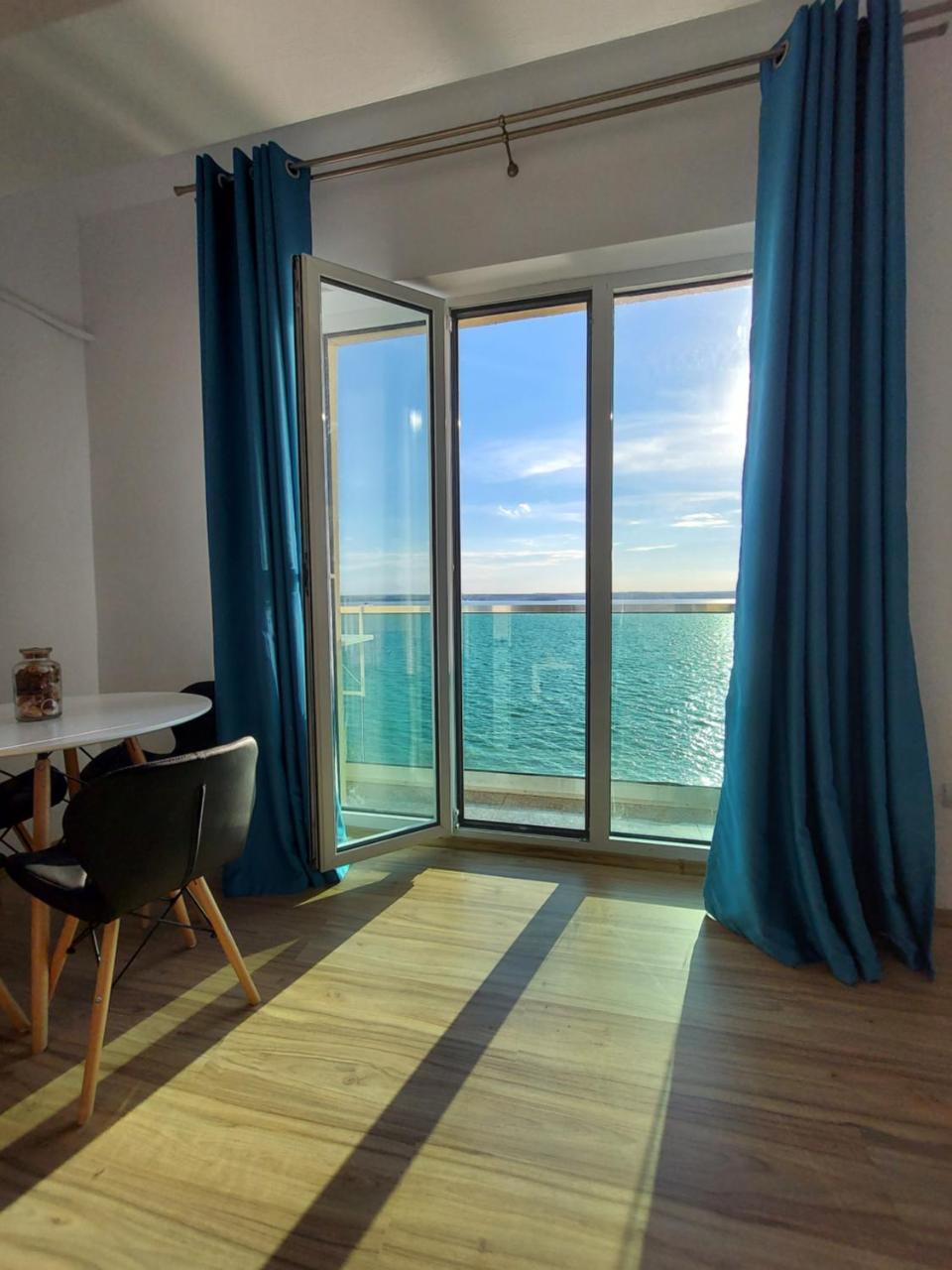 Sea Gem 2 Mamaia New, Stunning Views, & 200m To Beach