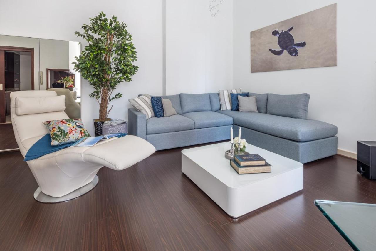 Frank Porter Marina Promenade