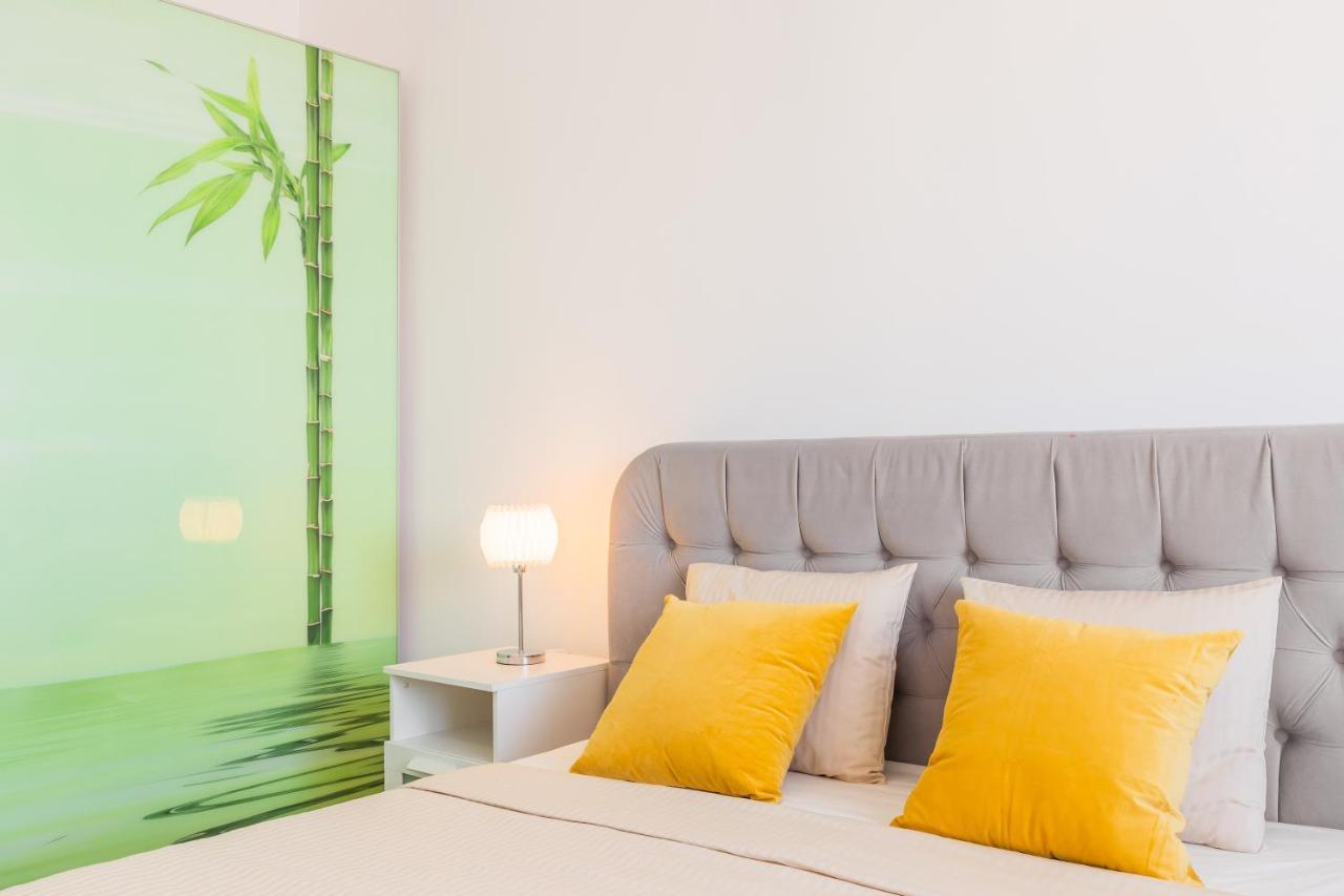 Lovely Apartment With View & Free Parking