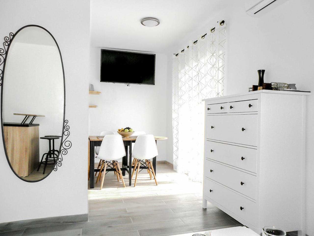 Apartment With Terrace & Free Parking Beach Nearby