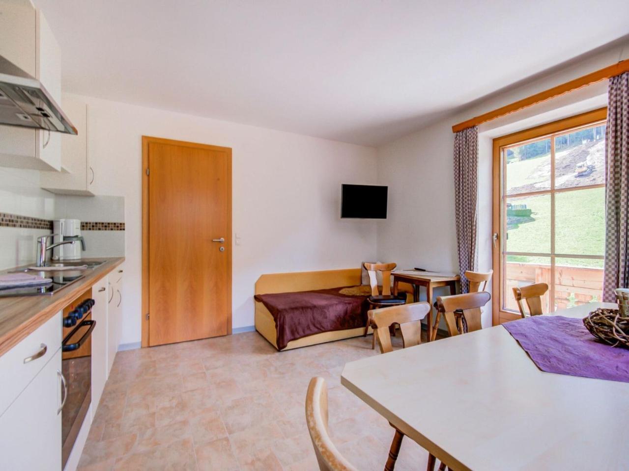 Attractive Apartment In Hainzenberg With Ski Room