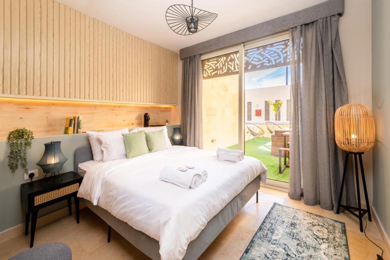 Elegant Edgy 2 Br W Beach Pool Mangroovy