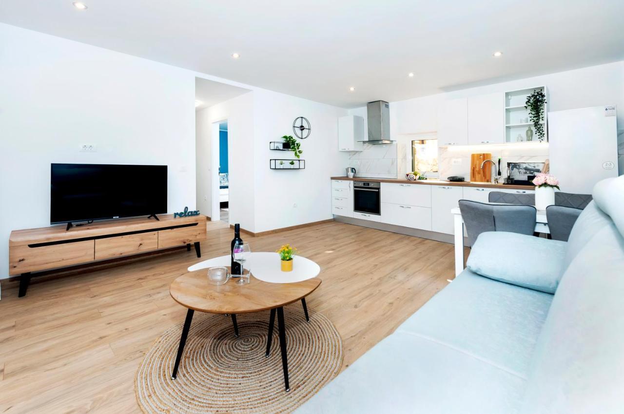 Otto Apartment With Sea View & Parking