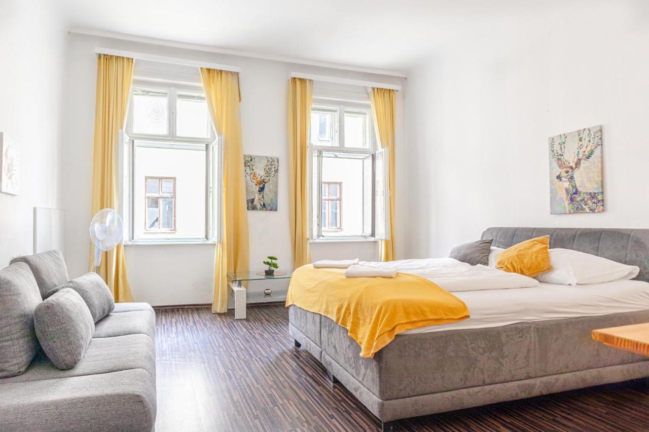 Vivid King Bed Apt 12 Minutes From City Center