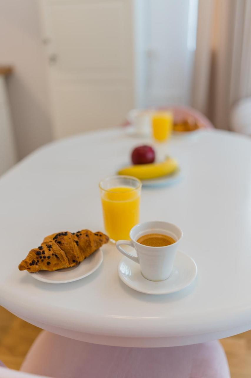 Central 1br City View Large Balcony Netflix