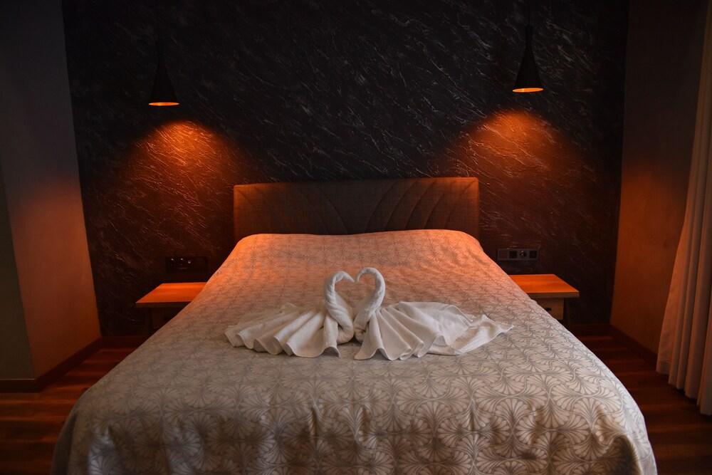 Adess Hotel