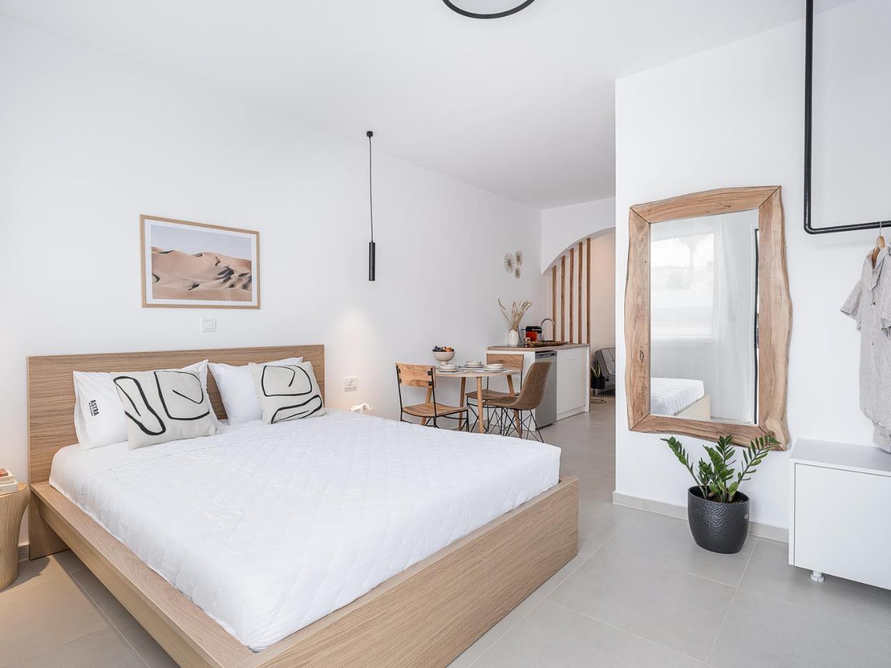 Astra Boutique Suites At Agia Marina Beach