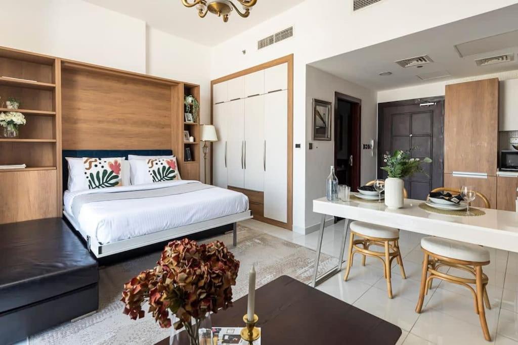 Frank Porter Starz by Danube